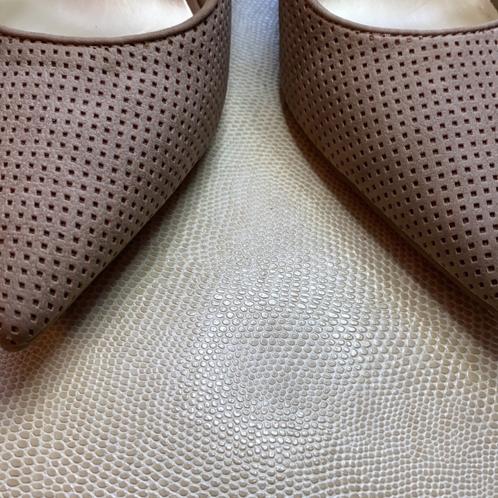 Guess Pumps - Picture 8 of 11